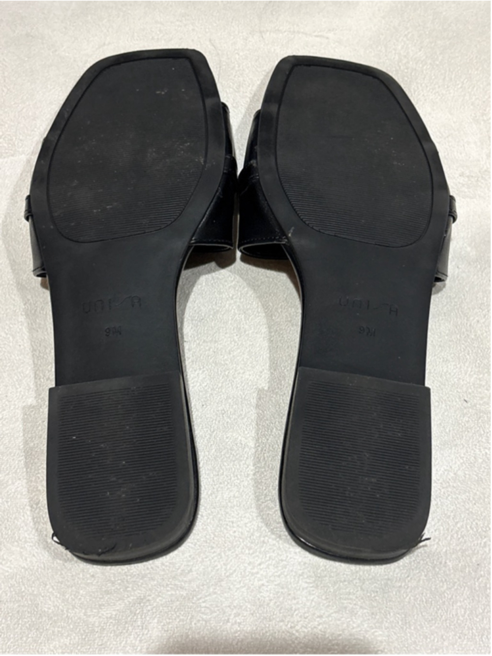Women's Unisa Black Chain Detail Slide Sandals Size 9 - Picture 4 of 8